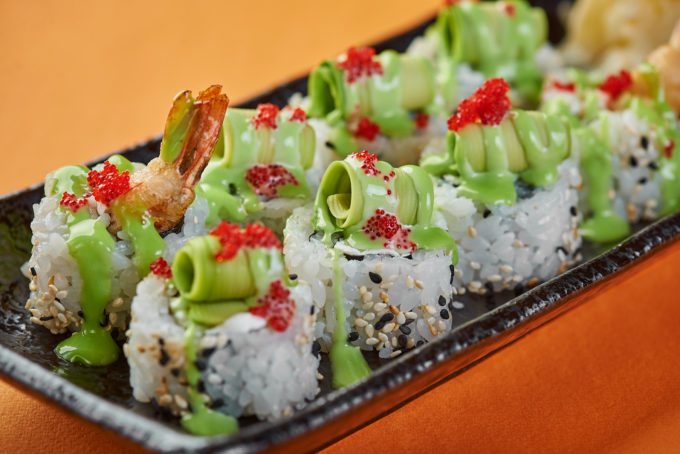 Roll with tempura shrimp and avocado 850₽