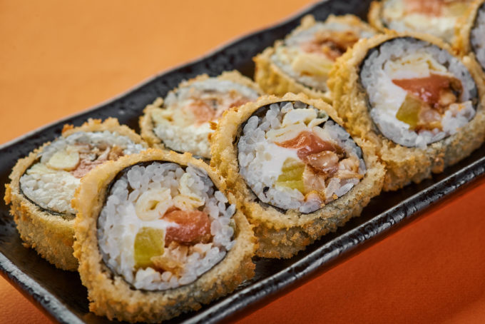 Warm roll with salmon, vegetables, cream cheese and crispy Panko 800₽
